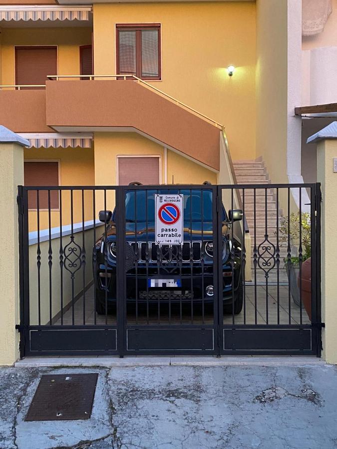 Appartamento a due passi dal mare Torre dell'Orso Esterno foto